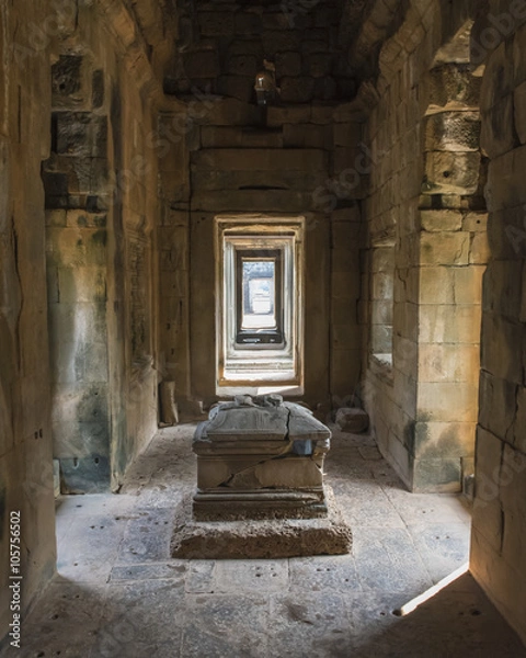 Obraz Interior of Banteay Samre Temple with yoni pedestal shrine