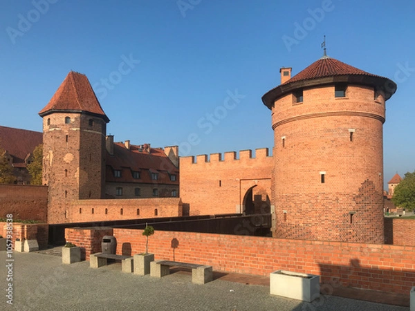 Fototapeta Malbork, Poland - Castel in Malbork, Marienburg as seen from the river Nogat. Teutonic knights architecture in Poland.  