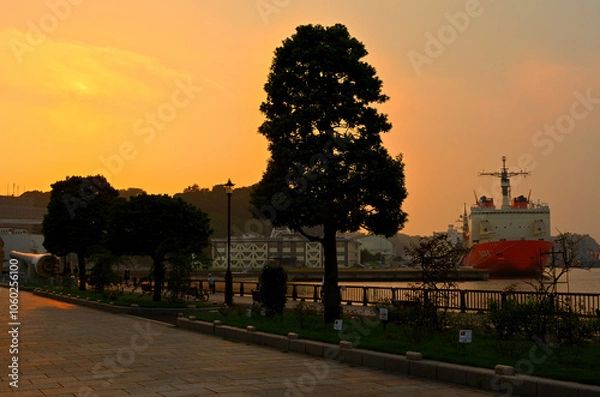 Obraz 夕景　神奈川県横須賀市ヴェルニー公園の風景