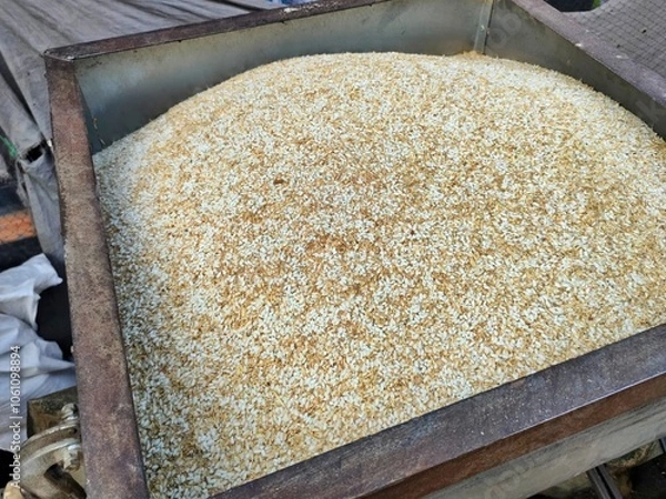 Obraz a view of rice grains ready to for milling in the machine