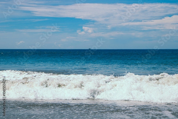 Fototapeta waves on the beach
