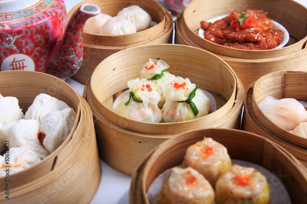 Fototapeta różnorodne dim sum w bambusowych pojemnikach parowych