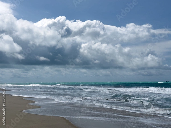 Fototapeta Dhanushkodi Beach, located near Arichal Munai, is known for its pristine sands and clear waters. Dhanushkodi is an abandoned town at the south-eastern tip of Pamban Island of the state of Tamil Nadu