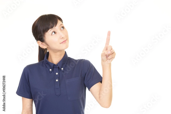 Fototapeta 指示する笑顔の女性