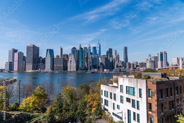 Fototapeta Brooklyn, New York, USA – October 28, 2024: View of lower Manhattan and the Brooklyn Bridge as seen from the promenade in Brooklyn, New York, USA.