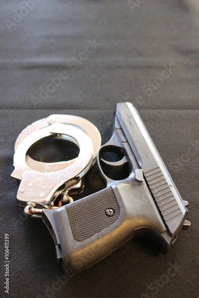 Obraz 手錠と拳銃