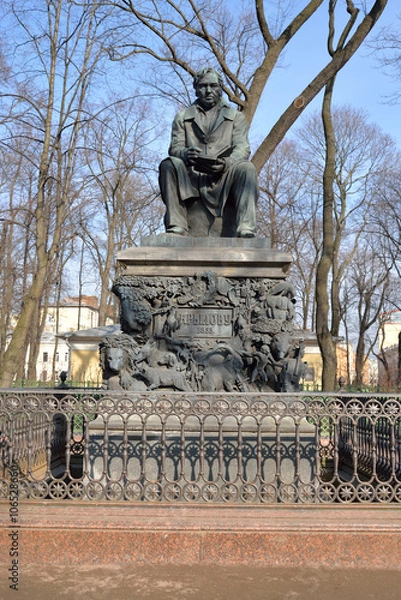 Fototapeta Monument to Ivan Krylov in the Summer Garden.