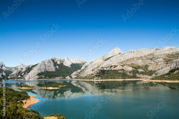 Obraz Lake in Riaño, Spain