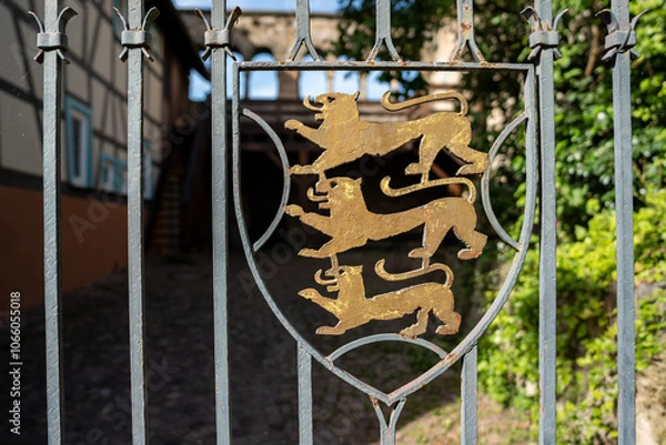 Obraz Wappen mit 3 Löwen in einem eisernen Hoftor in Bad Wimpfen