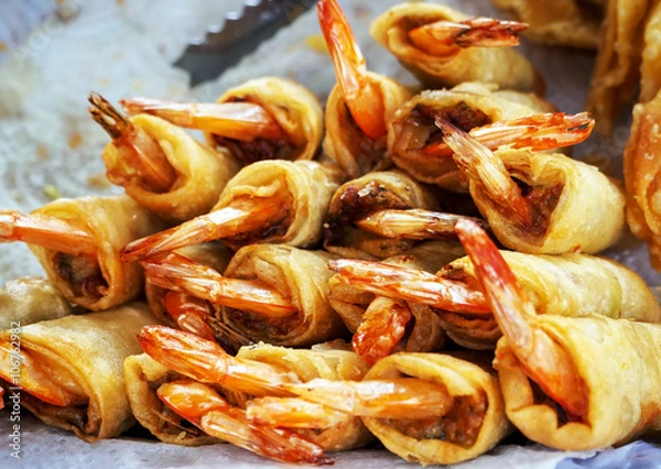 Fototapeta shrimp spring rolls and thai spring rolls