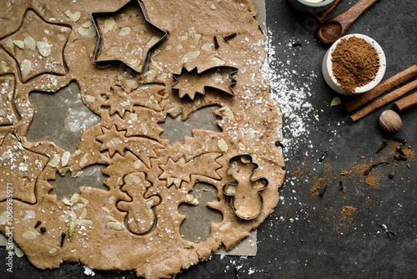 Obraz Weihnachtskekse backen - Spekulatius Teig aus Dinkel- und Mandelmehl und selbstgemachter Gewürzmischung 
