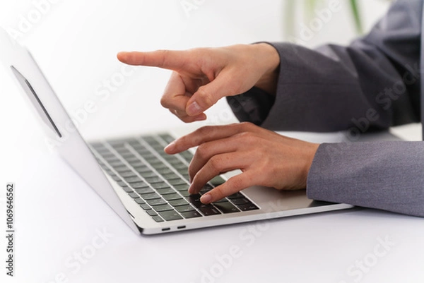 Obraz ビジネススーツを着ている若い女性　ビジネスイメージ