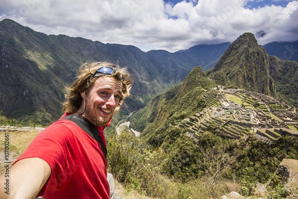 Obraz self-portrait of smiling man near machu-picchu in peru