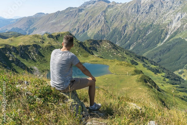 Fototapeta 
man admiring the mountain lake