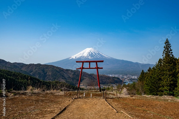 Fototapeta 河口浅間神社 天空の鳥居と富士山　山梨県南都留郡富士河口湖町