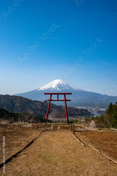 Fototapeta 河口浅間神社 天空の鳥居と富士山　山梨県南都留郡富士河口湖町