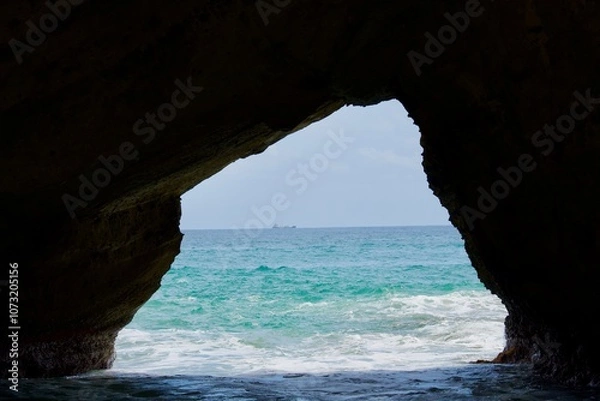 Obraz 岸壁から見える海