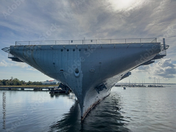 Fototapeta The bow and anchors of the USS Yorktown WWII Aircraft Carrier in Charleston Bay