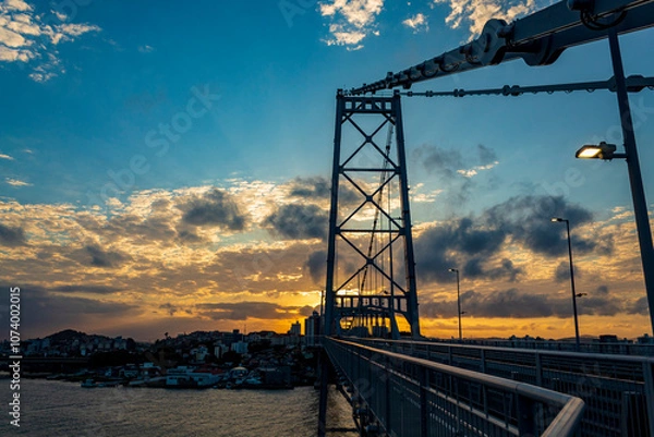 Obraz Florianopolis e a estrutura de metal da ponte Hercílio Luz no pôr-do-sol Florianópolis Santa Catarina Brasil