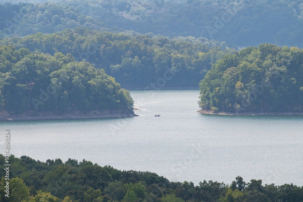Fototapeta Overlook of Dale Hallow Lake from the State Park Eagles Nest Trail