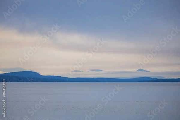Obraz Serene Coastal View of Gulf Islands at Dusk