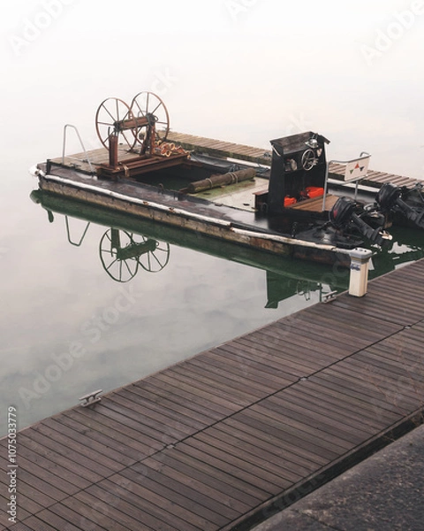 Obraz Dilapidated in the docks