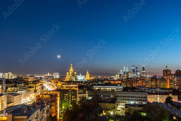 Fototapeta A stunning view of Moscow's skyline at dusk showcasing illuminated buildings and historic architecture along the cityscape