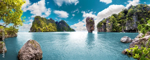 Obraz Malowniczy krajobraz. Ocean i góry. Podróż i przygody na całym świecie. Wyspy Tajlandii. Phuket.