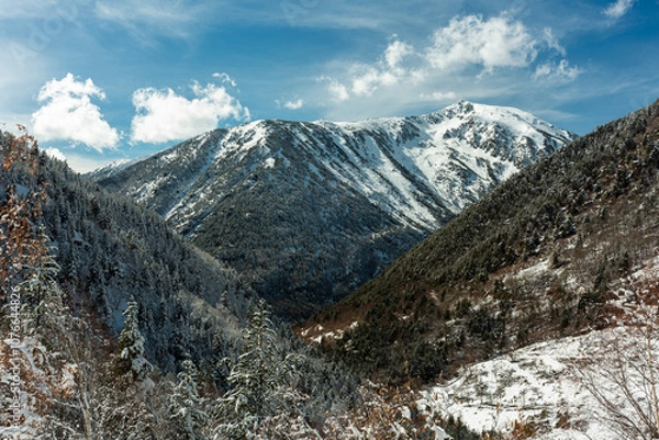 Fototapeta Mountain views in Andorra on a sunny winter day 