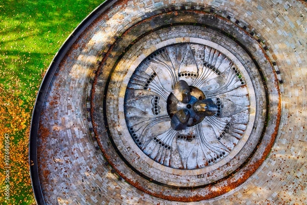 Fototapeta Aerial view of a non-functioning fountain in a city park