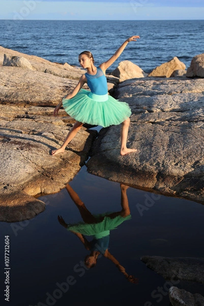 Obraz Dancer in blue by the ocean