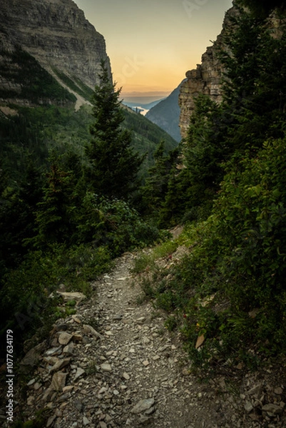 Fototapeta Smoky Haze Casts And Orange Glow Over Bowman Lake In The Distance