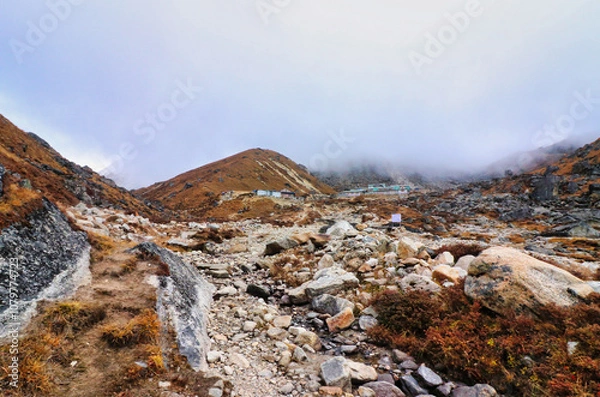 Fototapeta View of Khare village,5045 m,with tea houses,lodges and a base for climbers on route to nearby Mera Peak 