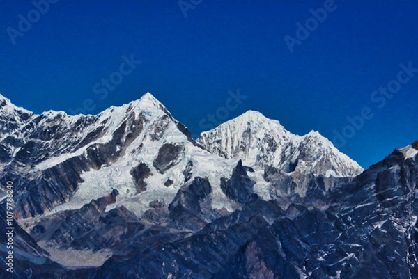 Fototapeta Close up of Tengi Ragi Tau,Nupla,Kongde Lho,Kongde Shar peaks visible from the 4610 m high Zatrwa La Pass towering over Lukla valley on route to Base camp of Mera Peak,Nepal
