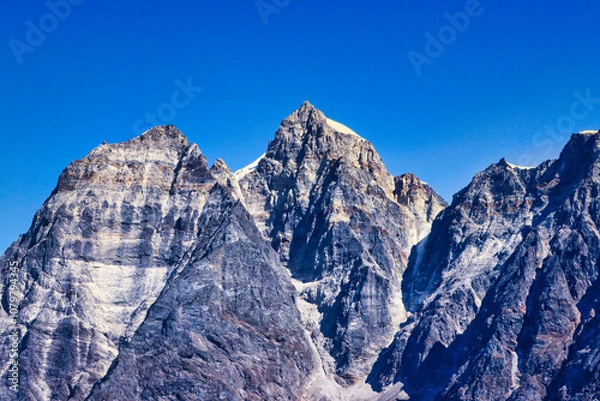 Fototapeta Jagged ridges off the western shoulder of Kusum Kanguru near the Zatrwa La Pass,Lukla,Nepal 