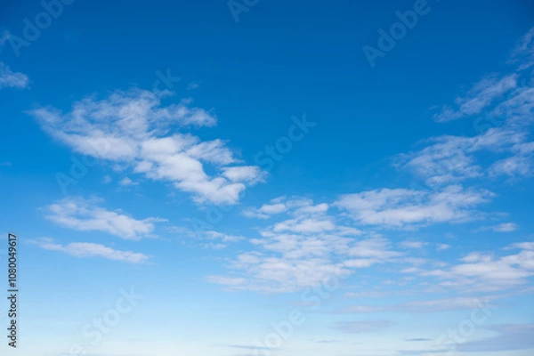 Obraz 清々しく晴れた秋の空、青い空と白い雲