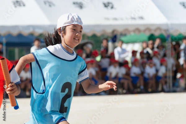 Obraz 運動会で走る女の子