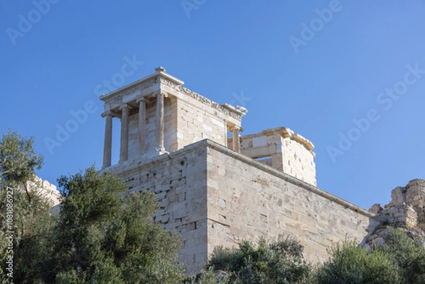Obraz Temple of Athena Nike at Propylaia, monumental ceremonial gateway to the Acropolis of Athens, Greece.