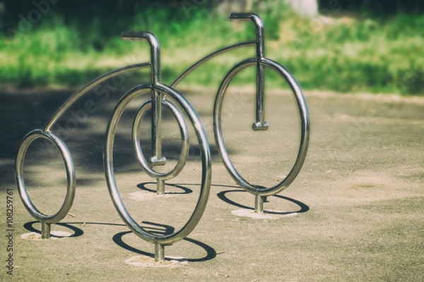 Fototapeta инсталляция в парке - велосипеды