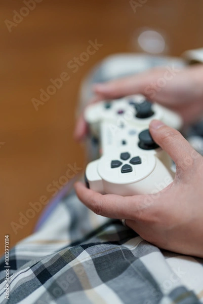 Obraz ゲームのコントローラーを持っている手