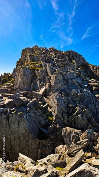 Fototapeta Summer View of Tryfan and Llyn Ogwen from the Summit Trail 2024