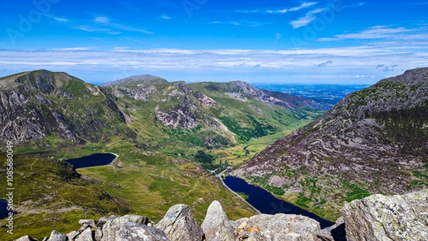 Fototapeta Summer View of Tryfan and Llyn Ogwen from the Summit Trail 2024