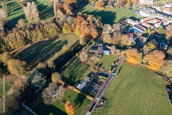 Fototapeta Aerial photo of the beautiful British town of Bedale which is a market town in the Hambleton former district of North Yorkshire in the UK showing houses and public park in the Autumn time