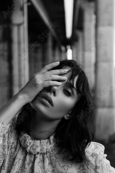 Obraz Black and white photo of a girl in classic clothes posing on the streets of Bangkok.