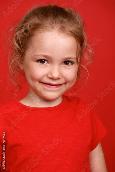 Fototapeta Close up little girl, isolated on red background studio