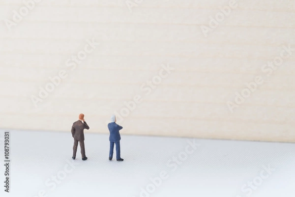 Fototapeta 壁にぶつかったビジネスマンのイメージ