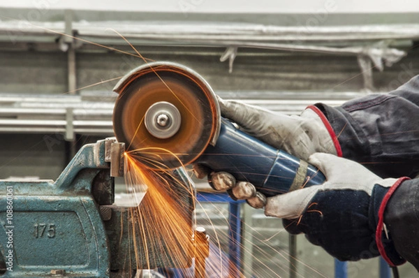 Obraz in a metal workshop - grinding