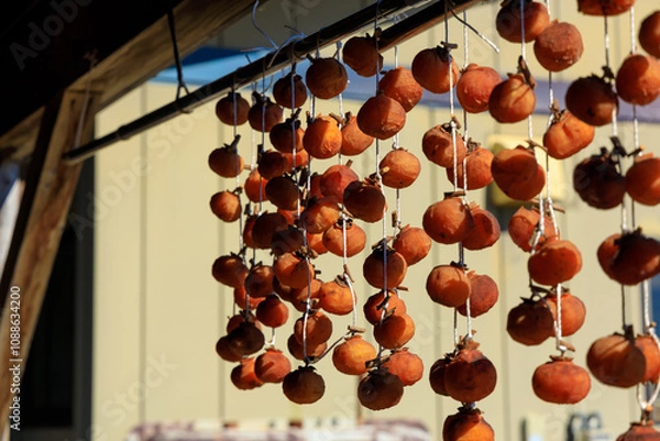Obraz 軒先に吊るされた干し柿