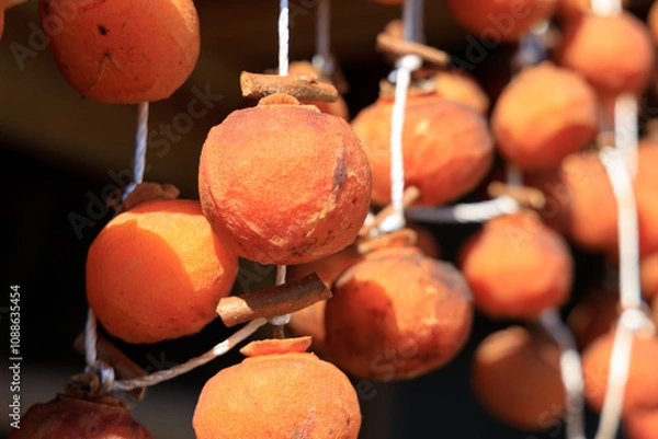 Obraz 軒先に吊るされた干し柿