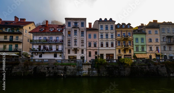 Obraz photography of colourfull buildings in front of the river Ljubljanica in Ljubljana, Slovenia during a foggy morning
